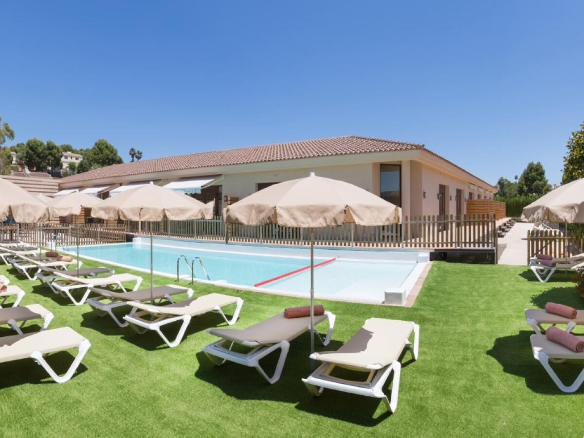 Comercial 16 Dormitorios en venta en Javea