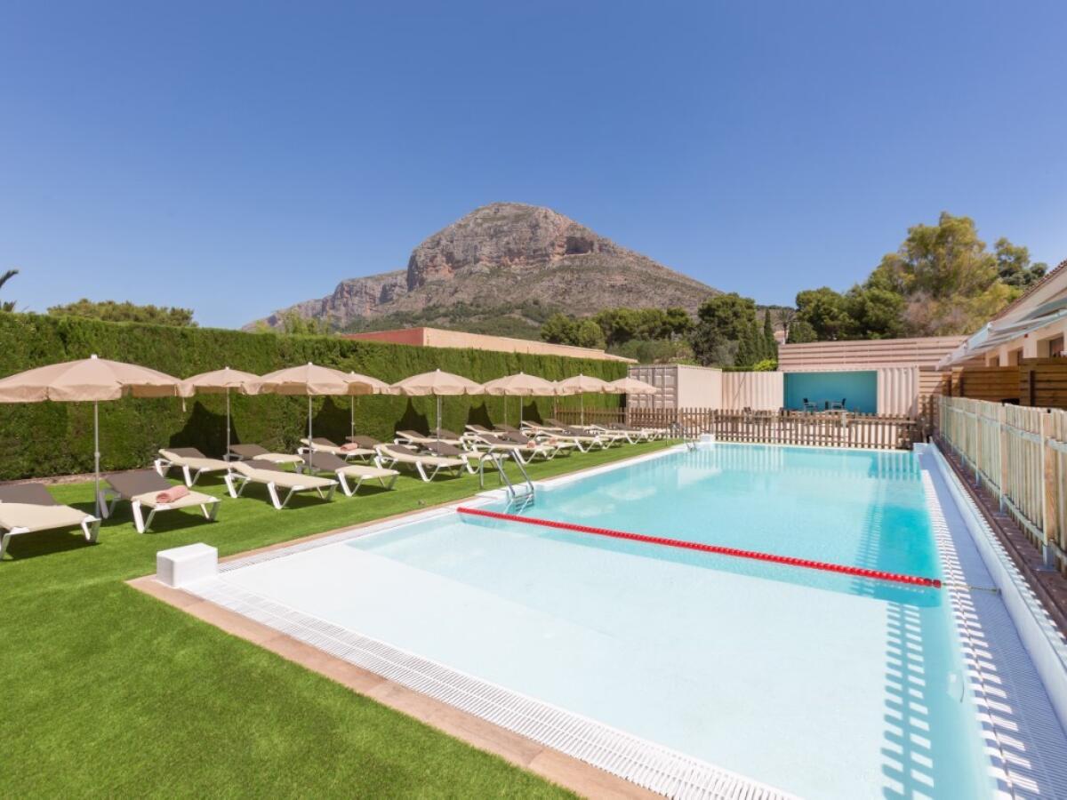 Comercial 16 Dormitorios en venta en Javea