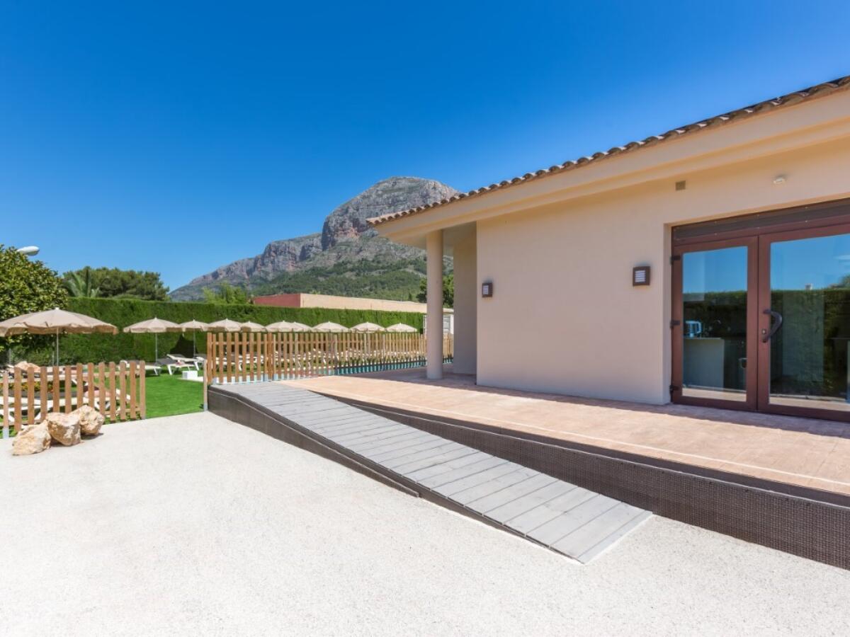 Comercial 16 Dormitorios en venta en Javea