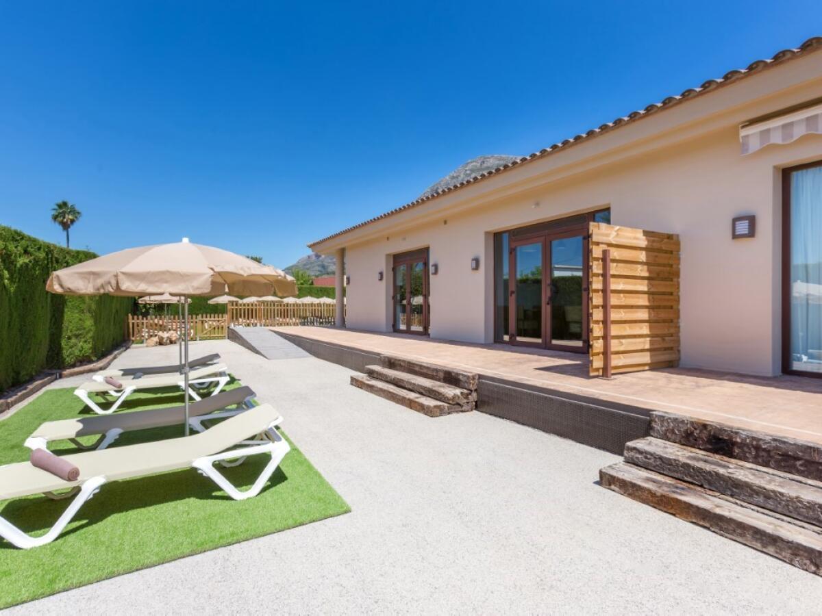 Comercial 16 Dormitorios en venta en Javea
