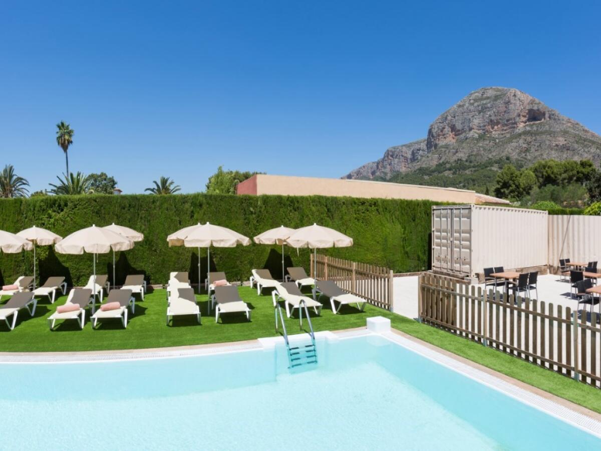 Comercial 16 Dormitorios en venta en Javea