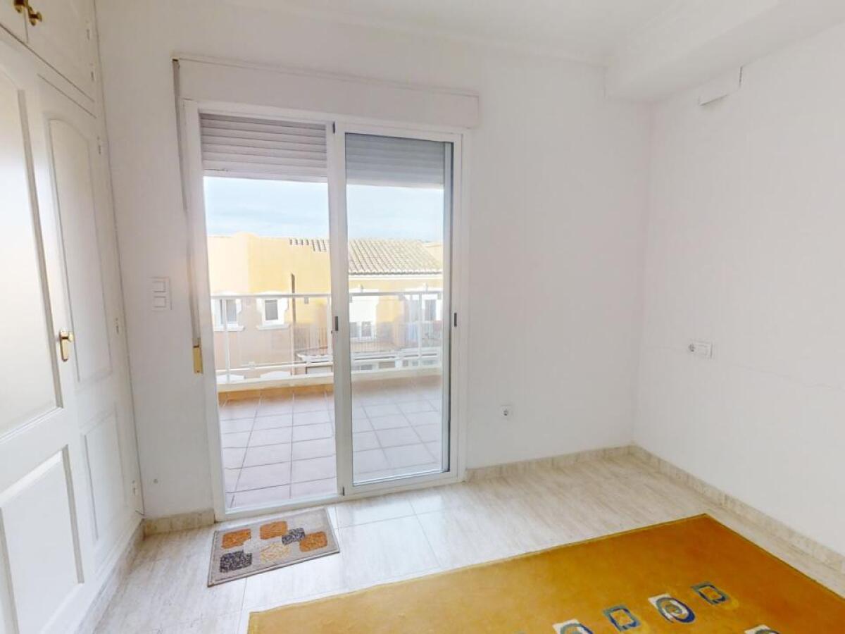 Casa adosada de 3 dormitorios cerca del centro de Denia