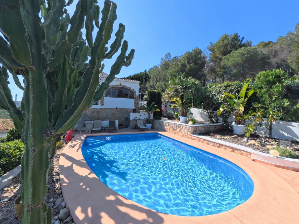 Villa en Las Rotas: Tranquilidad y lujo a pocos minutos del mar