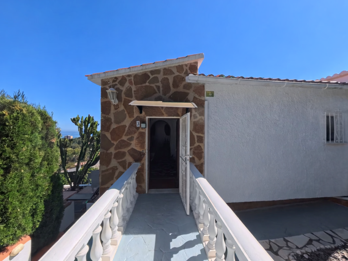 Villa en Las Rotas: Tranquilidad y lujo a pocos minutos del mar