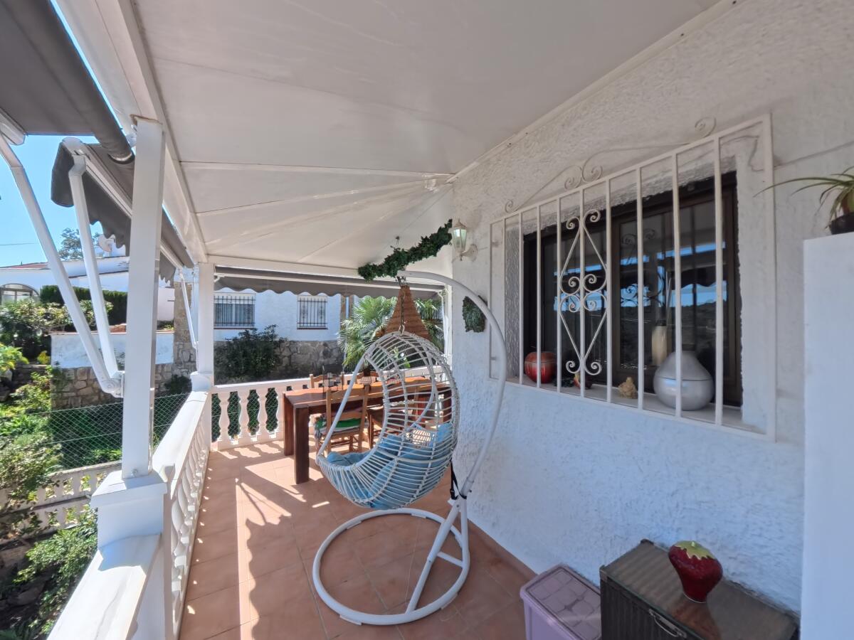 Villa en Las Rotas: Tranquilidad y lujo a pocos minutos del mar
