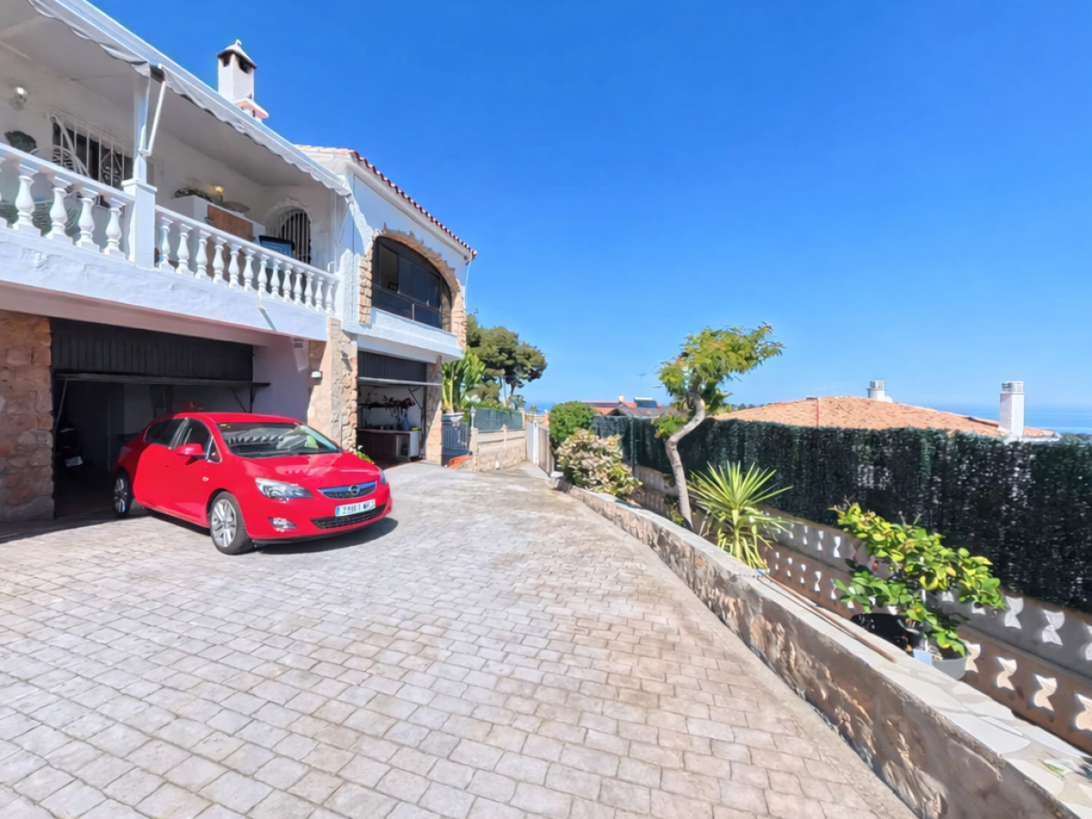 Villa en Las Rotas: Tranquilidad y lujo a pocos minutos del mar
