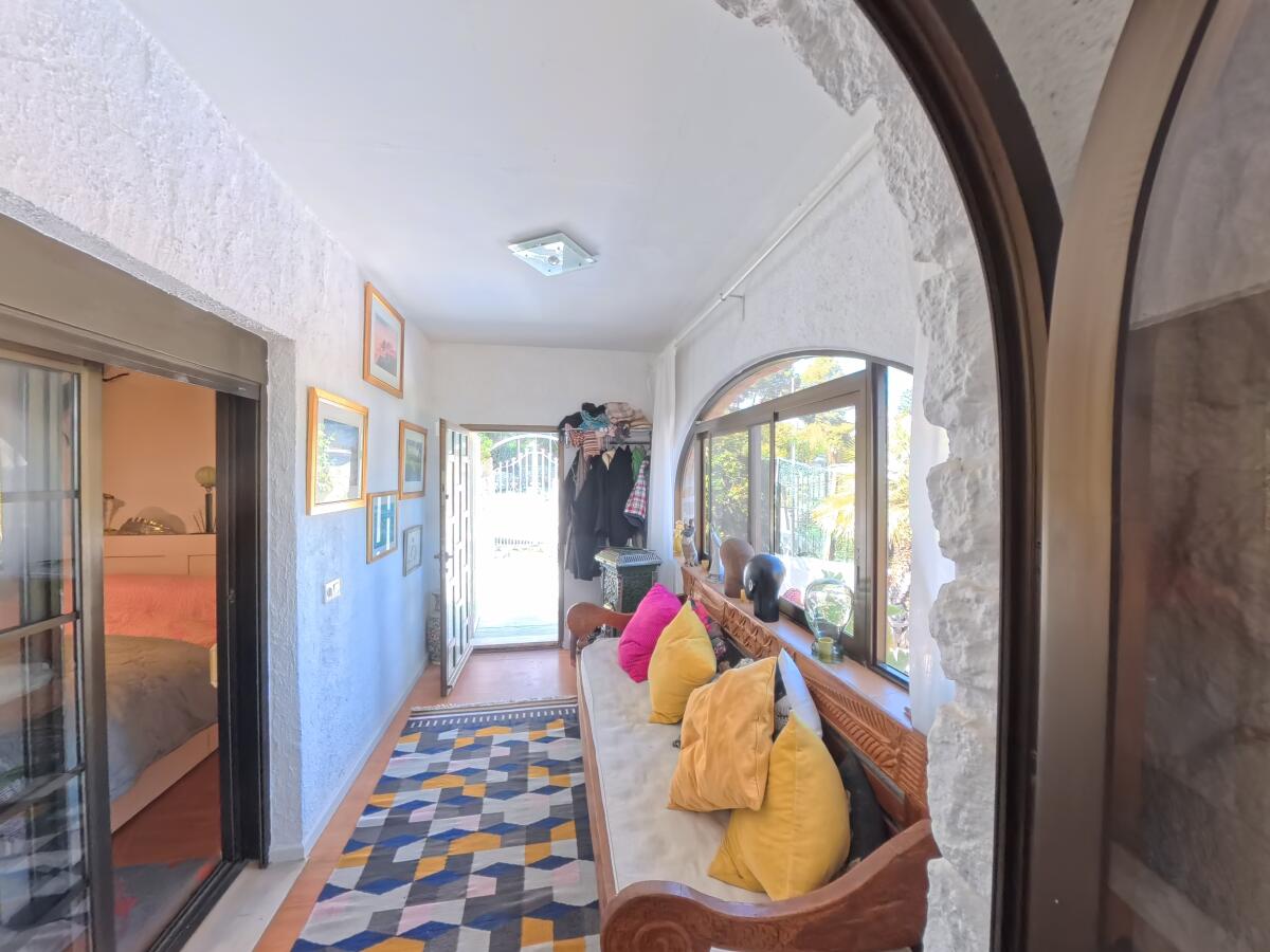 Villa en Las Rotas: Tranquilidad y lujo a pocos minutos del mar