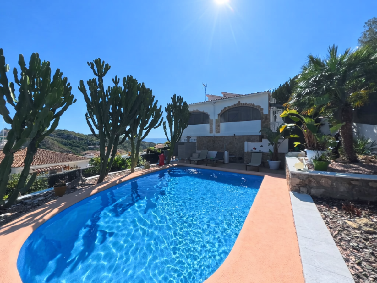 Villa en Las Rotas: Tranquilidad y lujo a pocos minutos del mar