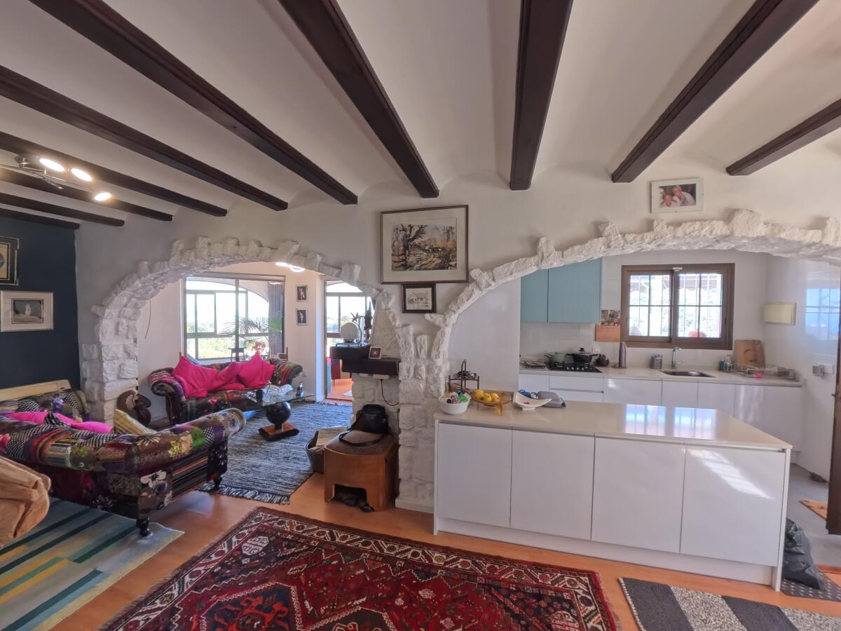 Villa en Las Rotas: Tranquilidad y lujo a pocos minutos del mar