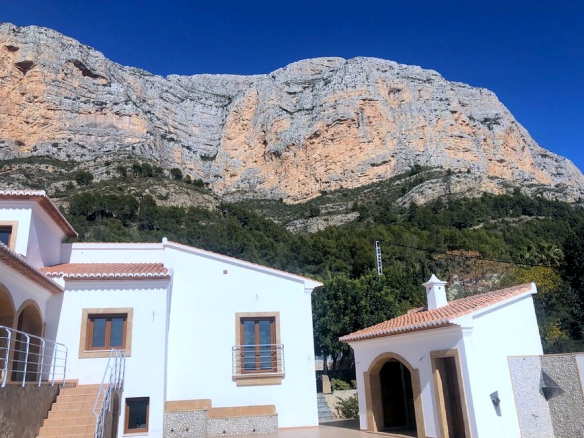 Villa 6 Dormitorios en venta en Javea