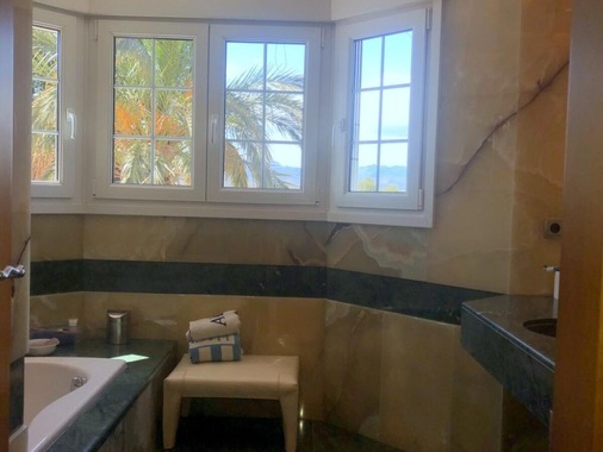 Villa 4 Dormitorios en venta en Javea