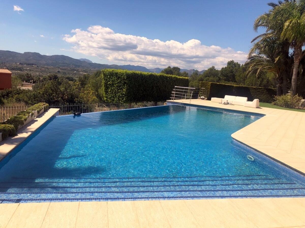 Villa 4 Dormitorios en venta en Javea