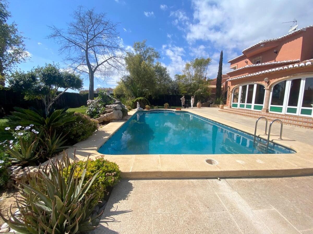 Villa 5 Dormitorios en venta en Javea
