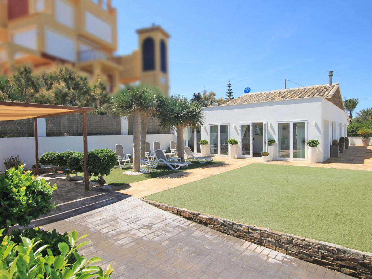 Villa 3 Dormitorios en venta en Denia