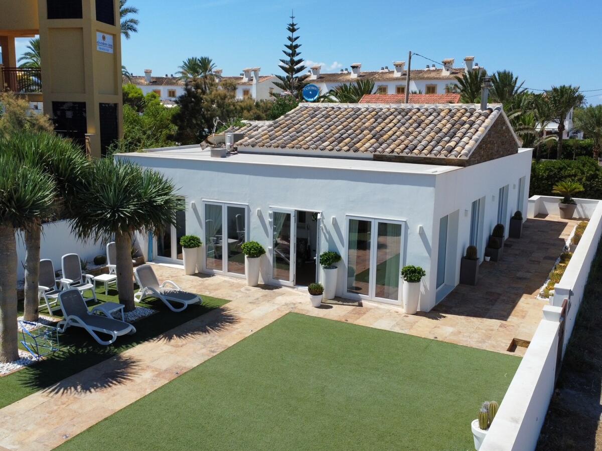 Villa 3 Dormitorios en venta en Denia