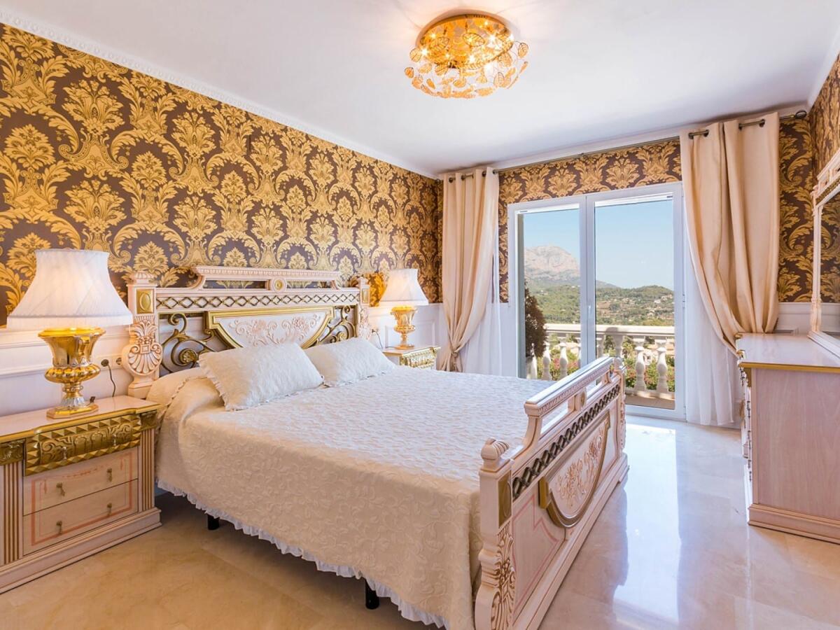 Villa 6 Dormitorios en venta en Denia