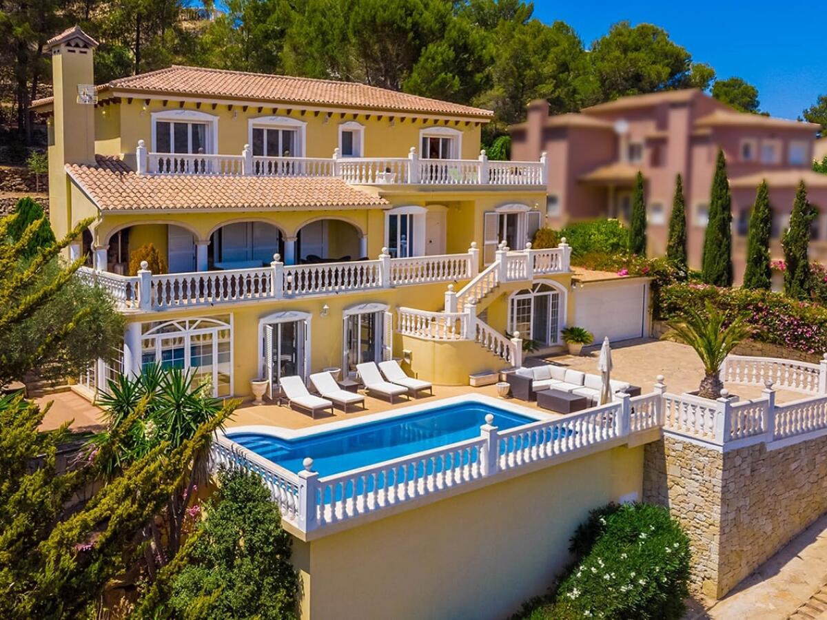 Villa 6 Dormitorios en venta en Denia