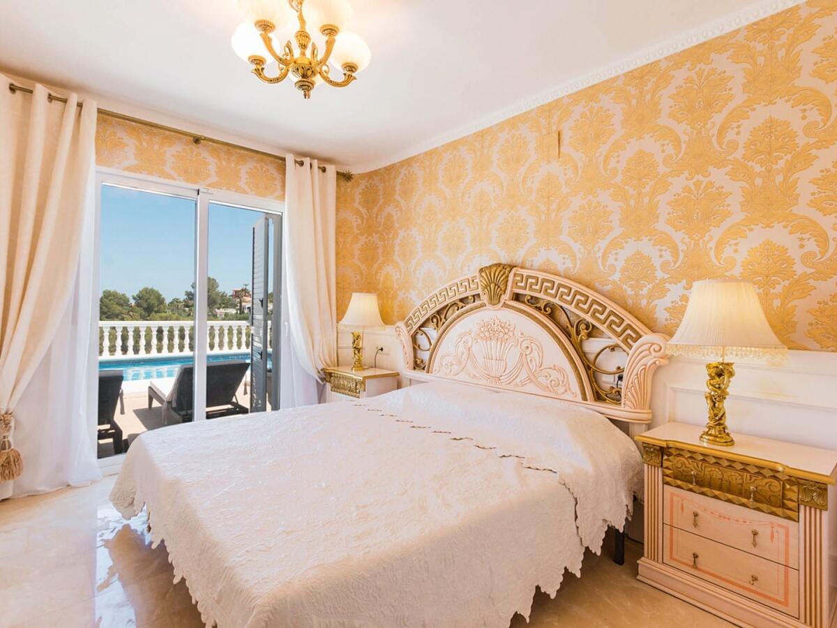 Villa 6 Dormitorios en venta en Denia