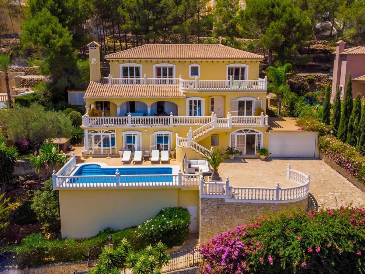 Villa 6 Dormitorios en venta en Denia