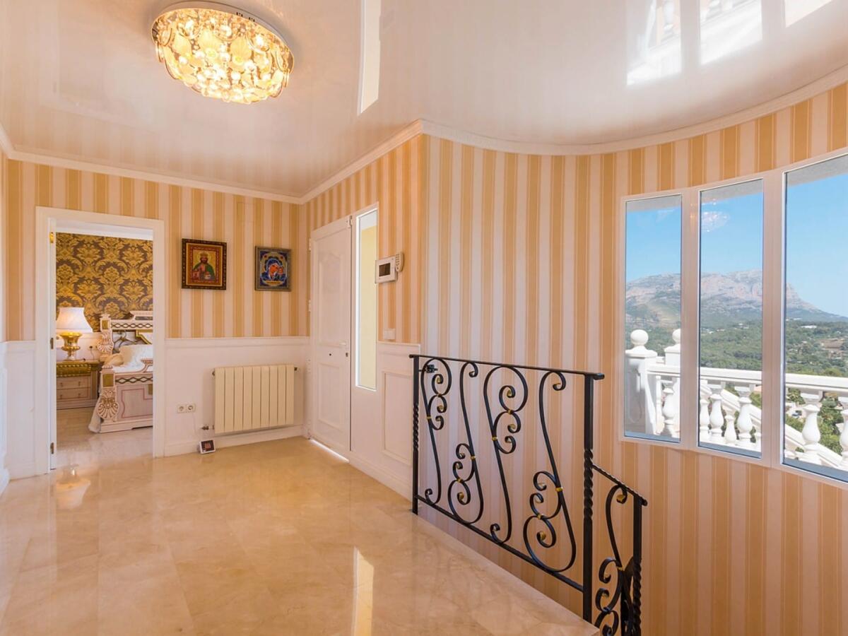 Villa 6 Dormitorios en venta en Denia