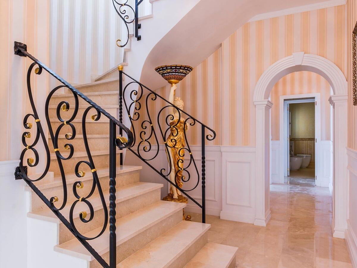 Villa 6 Dormitorios en venta en Denia