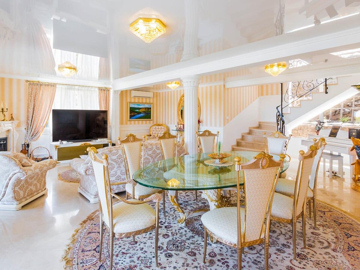 Villa 6 Dormitorios en venta en Denia