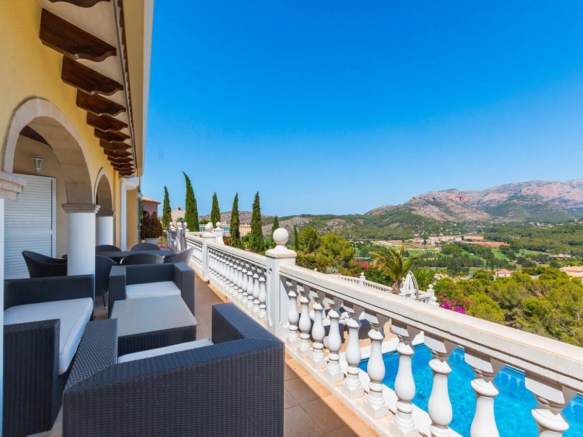 Villa 6 Dormitorios en venta en Denia