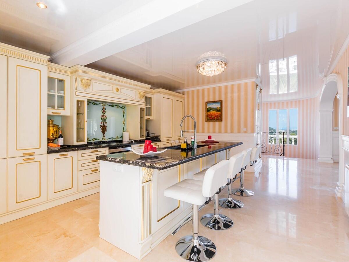 Villa 6 Dormitorios en venta en Denia