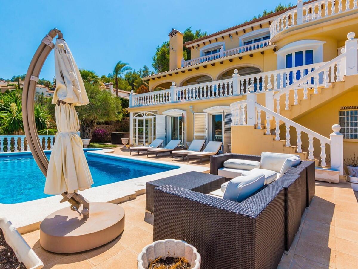 Villa 6 Dormitorios en venta en Denia