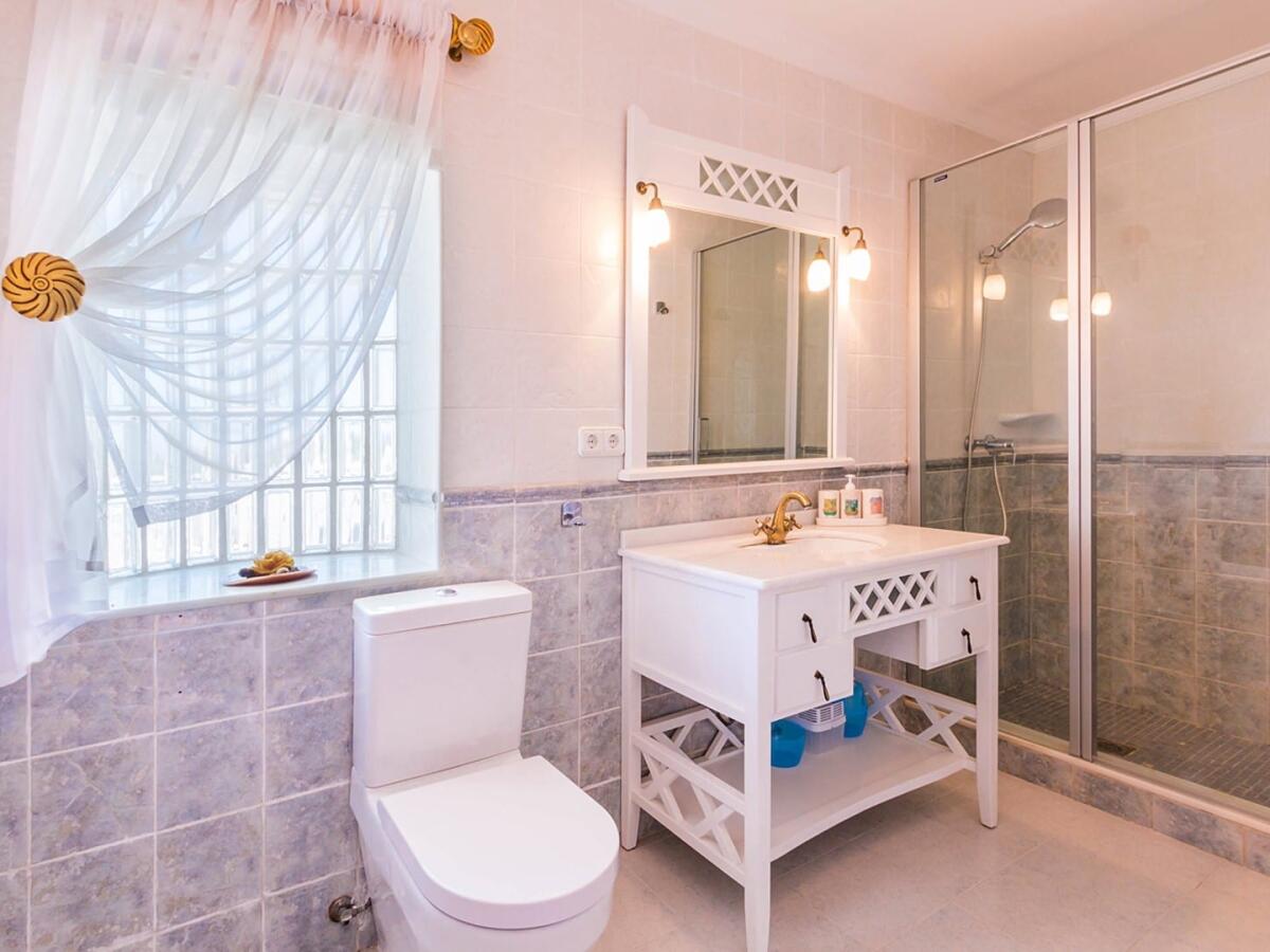 Villa 6 Dormitorios en venta en Denia