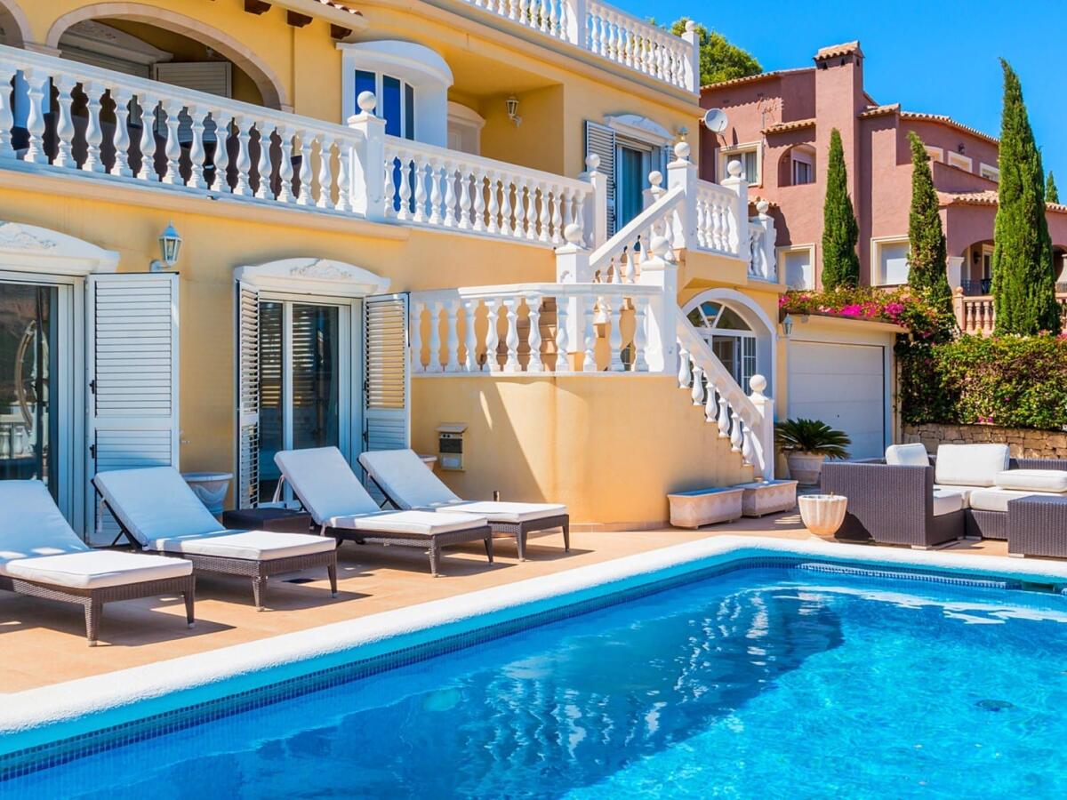 Villa 6 Dormitorios en venta en Denia