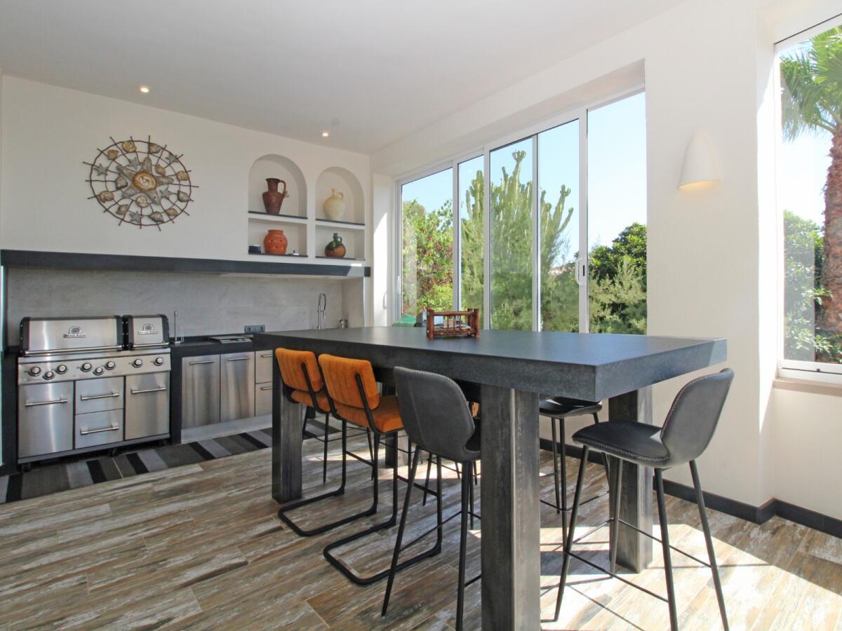 Villa 5 Dormitorios en venta en Moraira