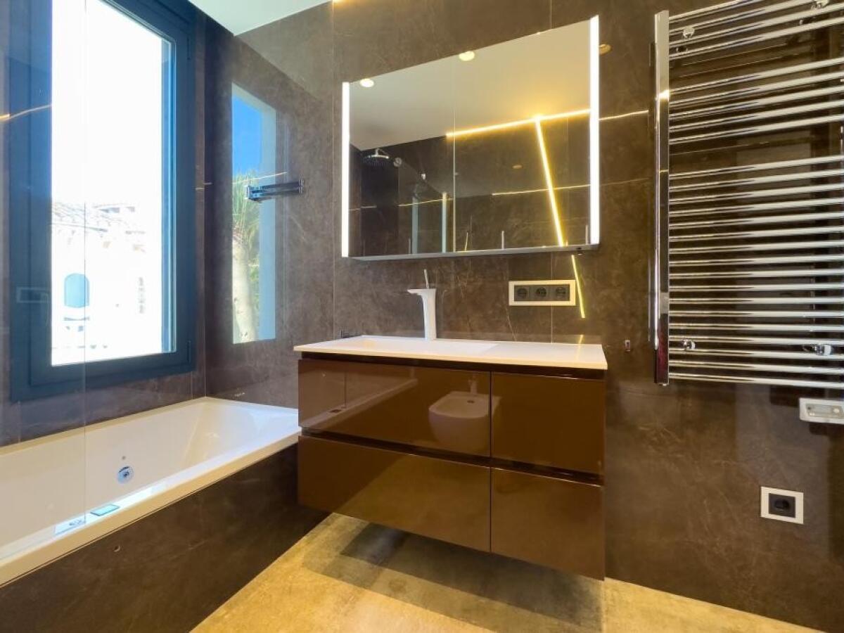 Villa 4 Dormitorios en venta en Calpe