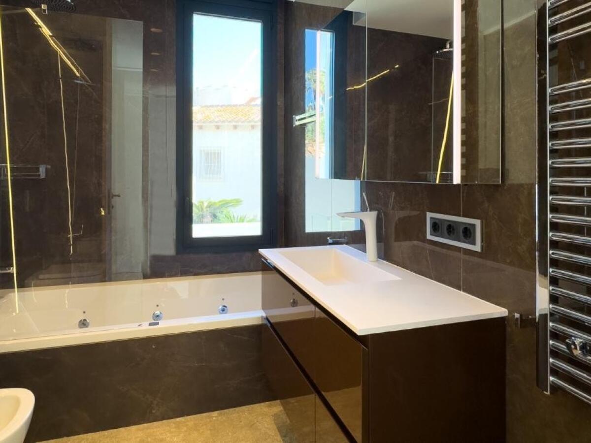 Villa 4 Dormitorios en venta en Calpe