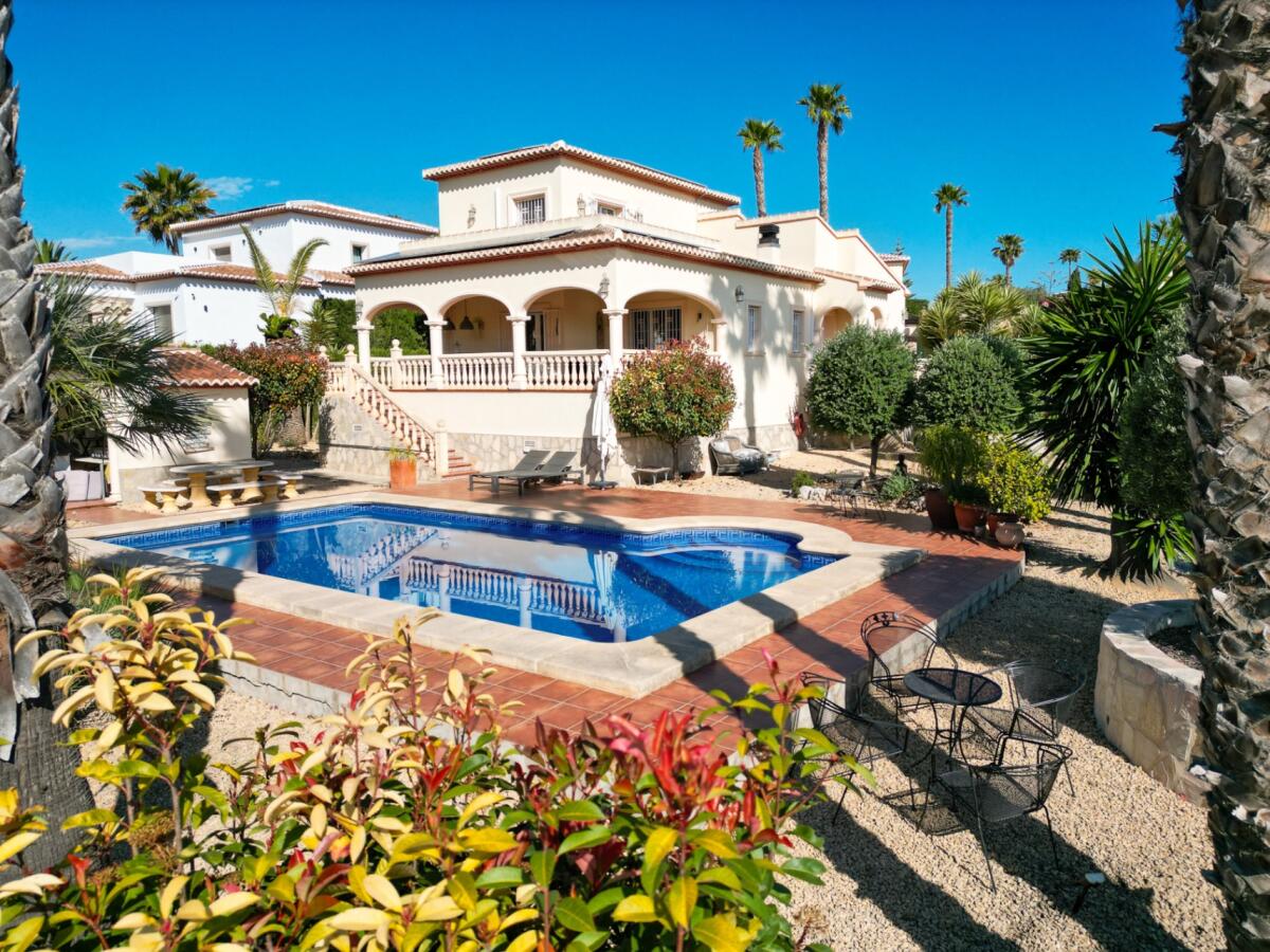 Villa 3 Dormitorios en venta en Javea La Lluca