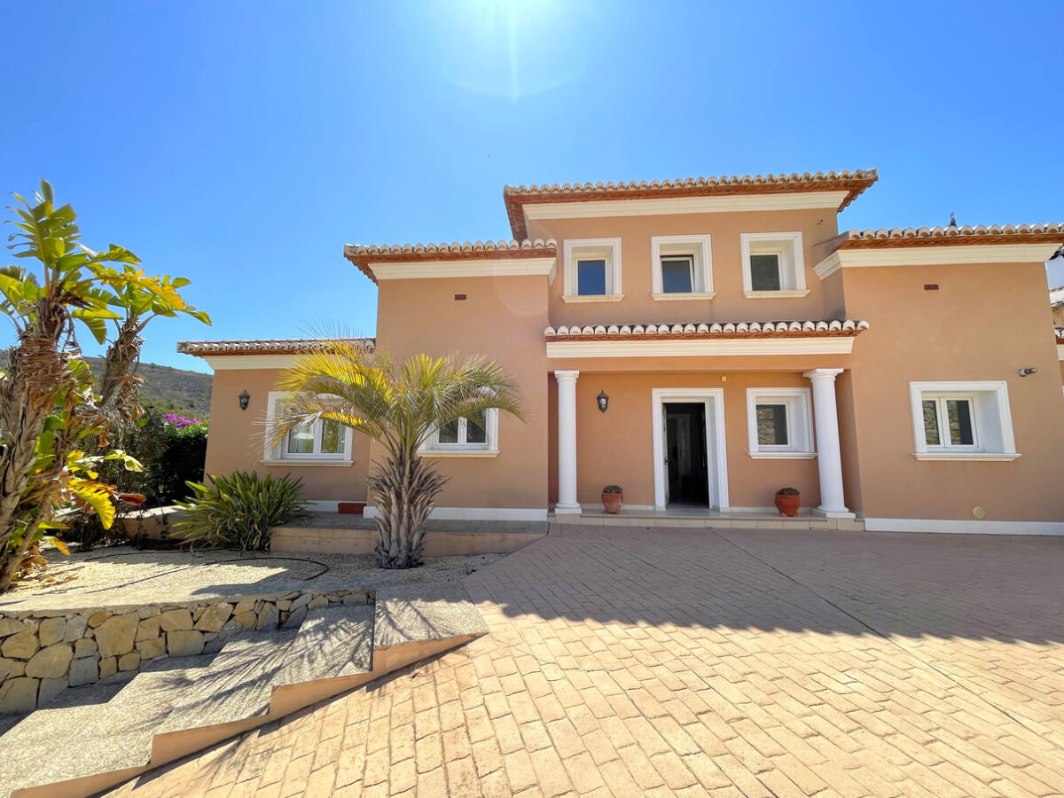 Villa 5 Dormitorios en venta en Moraira