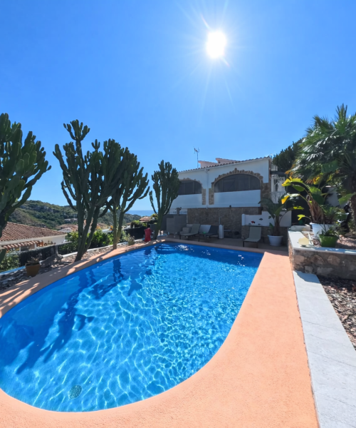 Villa en Las Rotas: Tranquilidad y lujo a pocos minutos del mar
